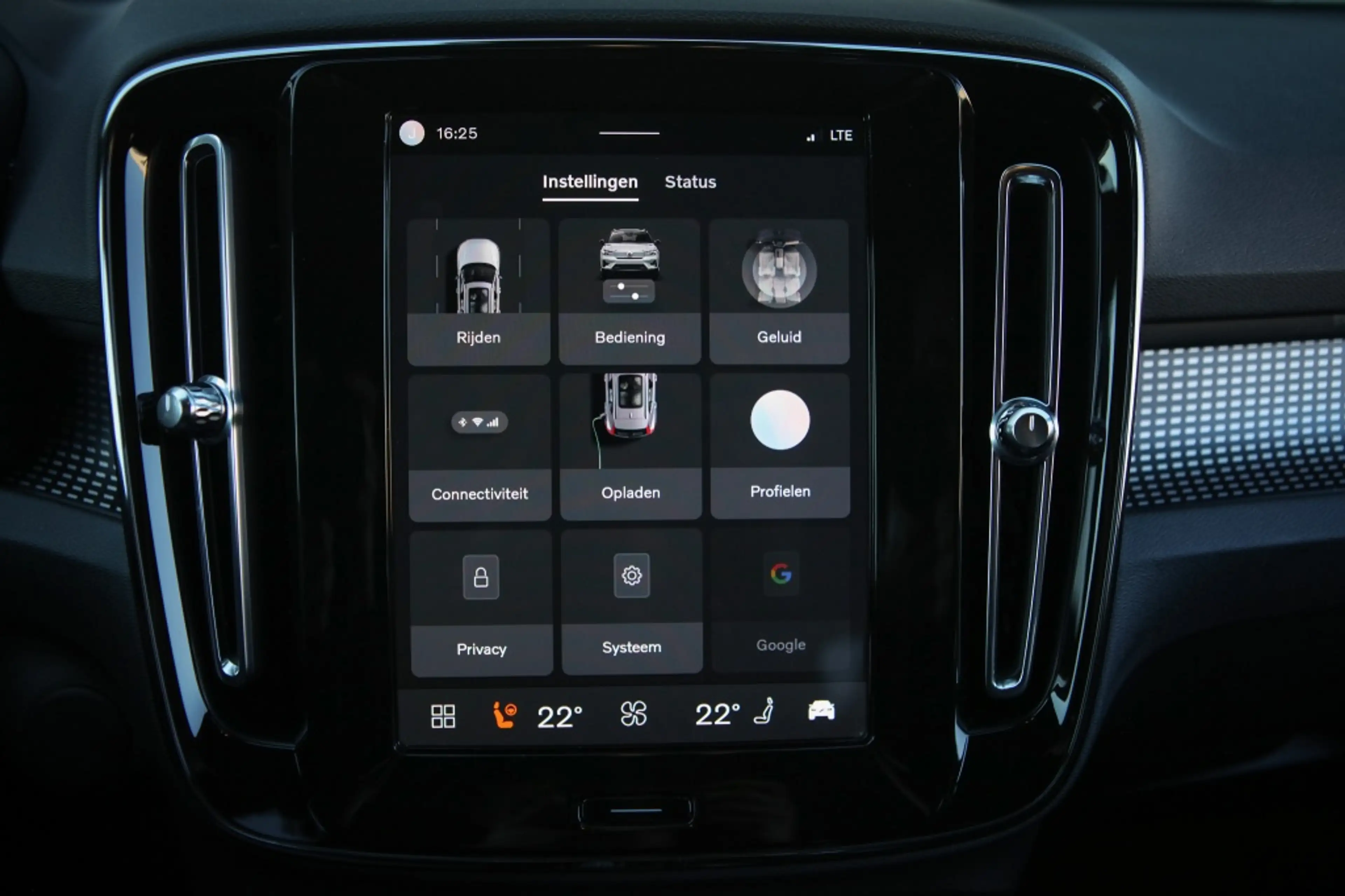 Volvo XC40 Recharge P8 AWD | 408 PK | Harman Kardon | Camera — photo 17