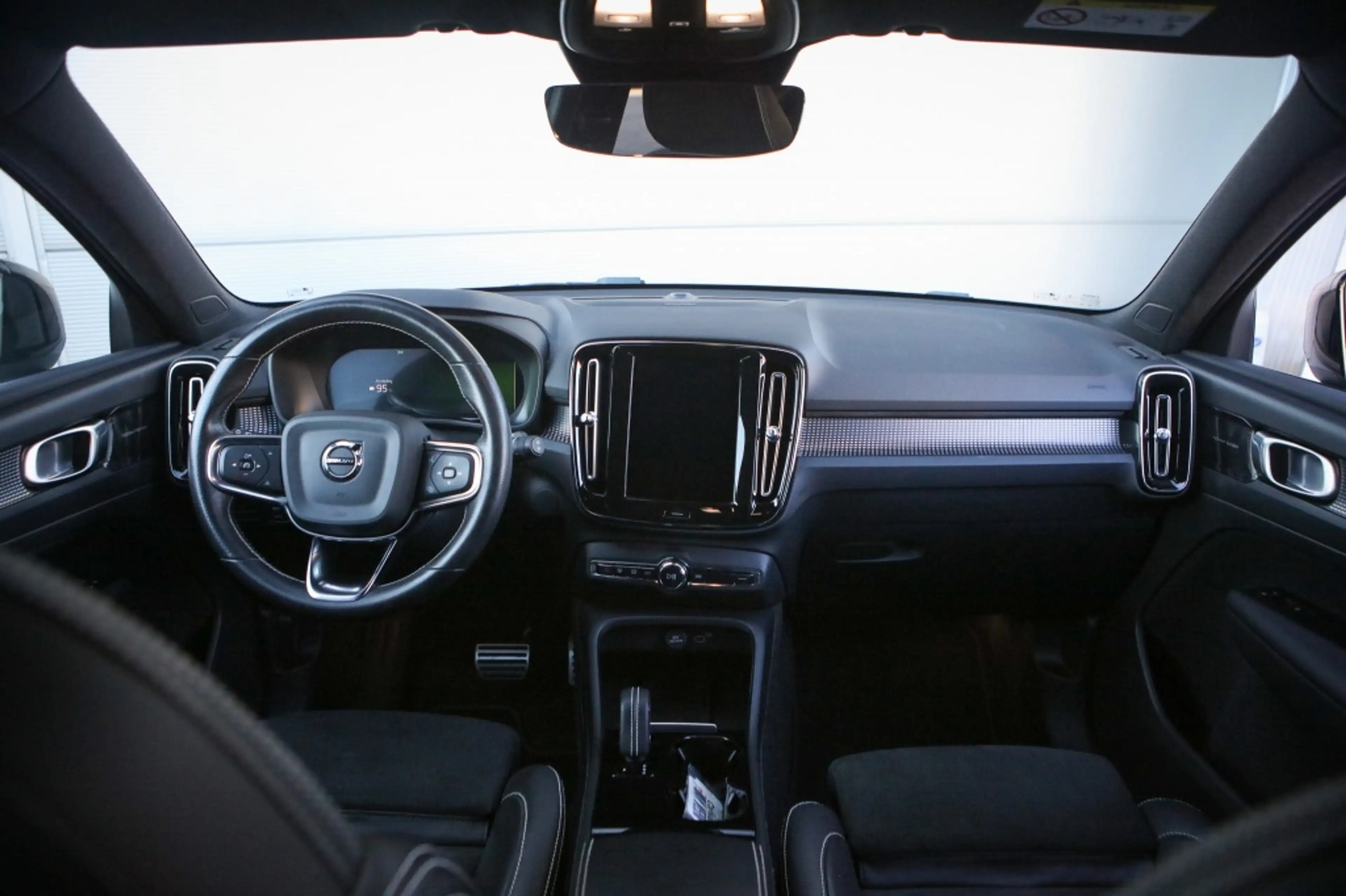 Volvo XC40 Recharge P8 AWD | 408 PK | Harman Kardon | Camera — photo 13