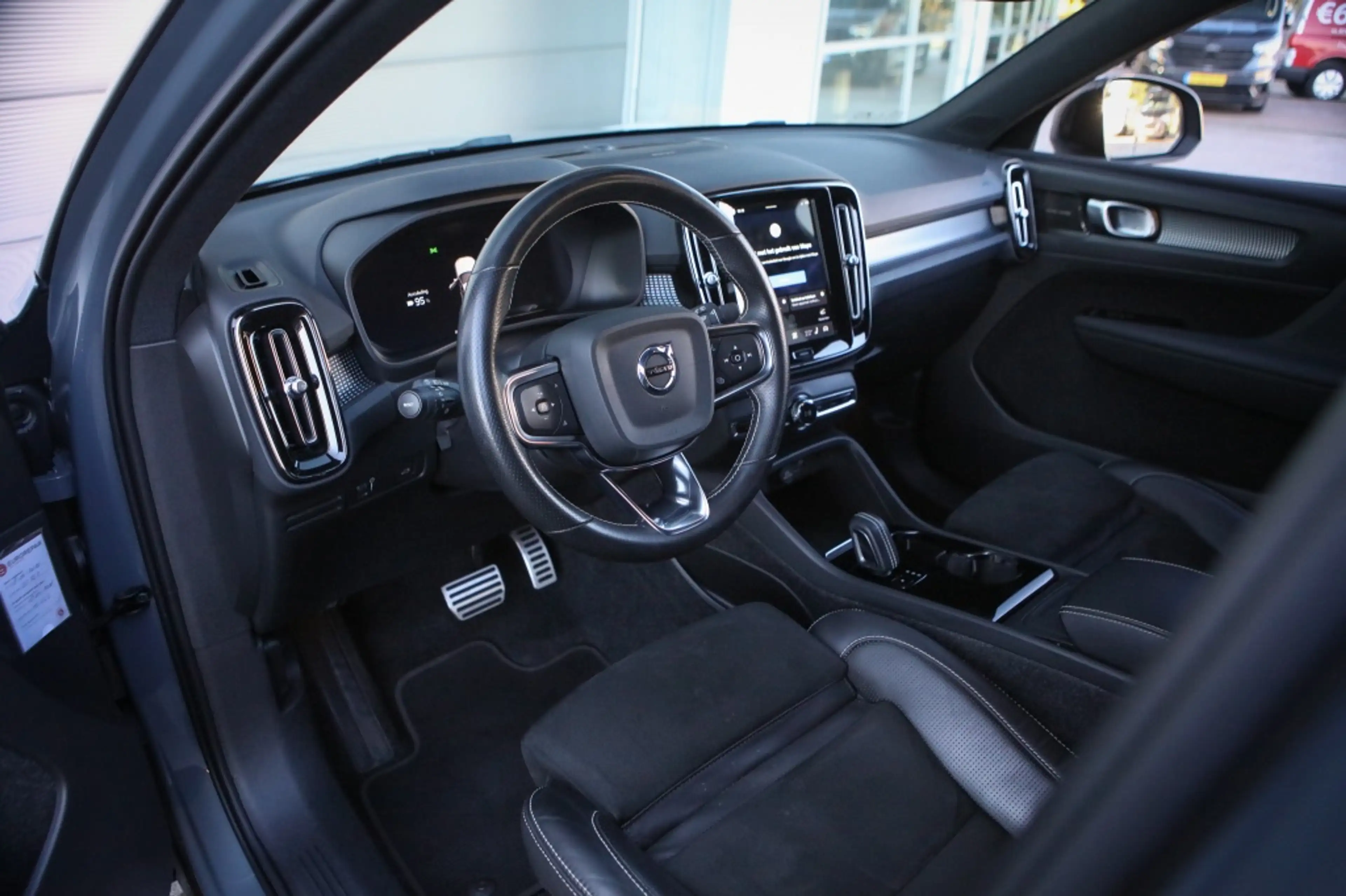 Volvo XC40 Recharge P8 AWD | 408 PK | Harman Kardon | Camera — photo 3