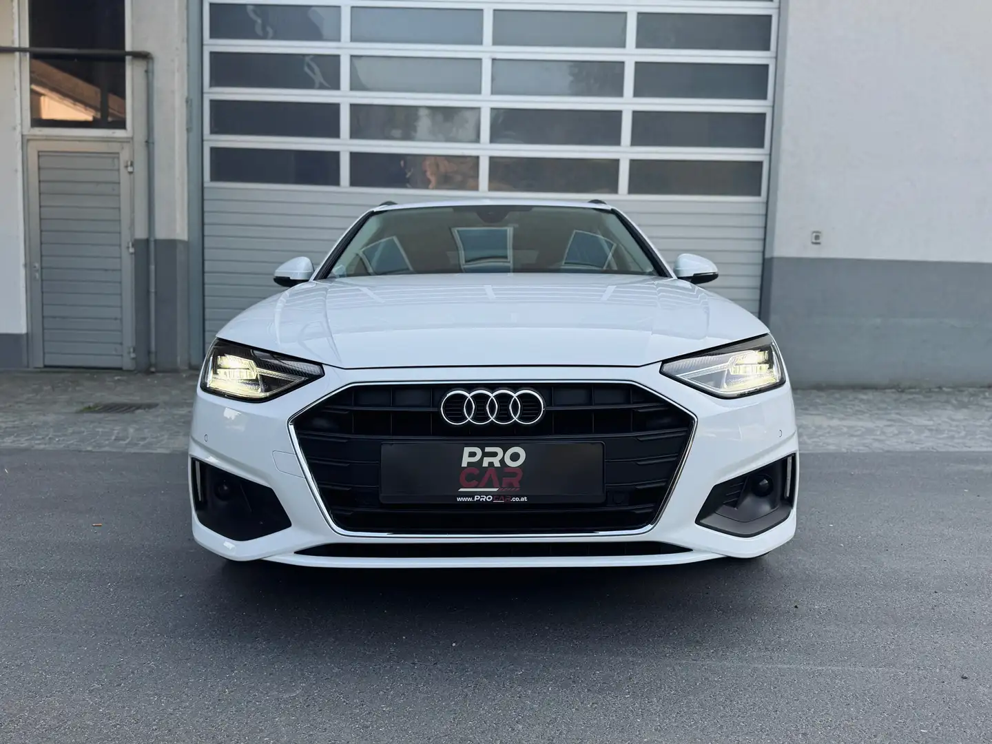 Audi A4 30 TDI *NAVI / CARPLAY / 18" ALU* Weiß - 2