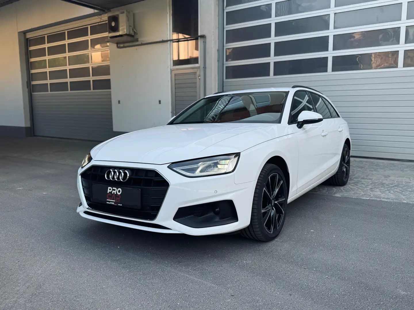 Audi A4 30 TDI *NAVI / CARPLAY / 18" ALU* Weiß - 1