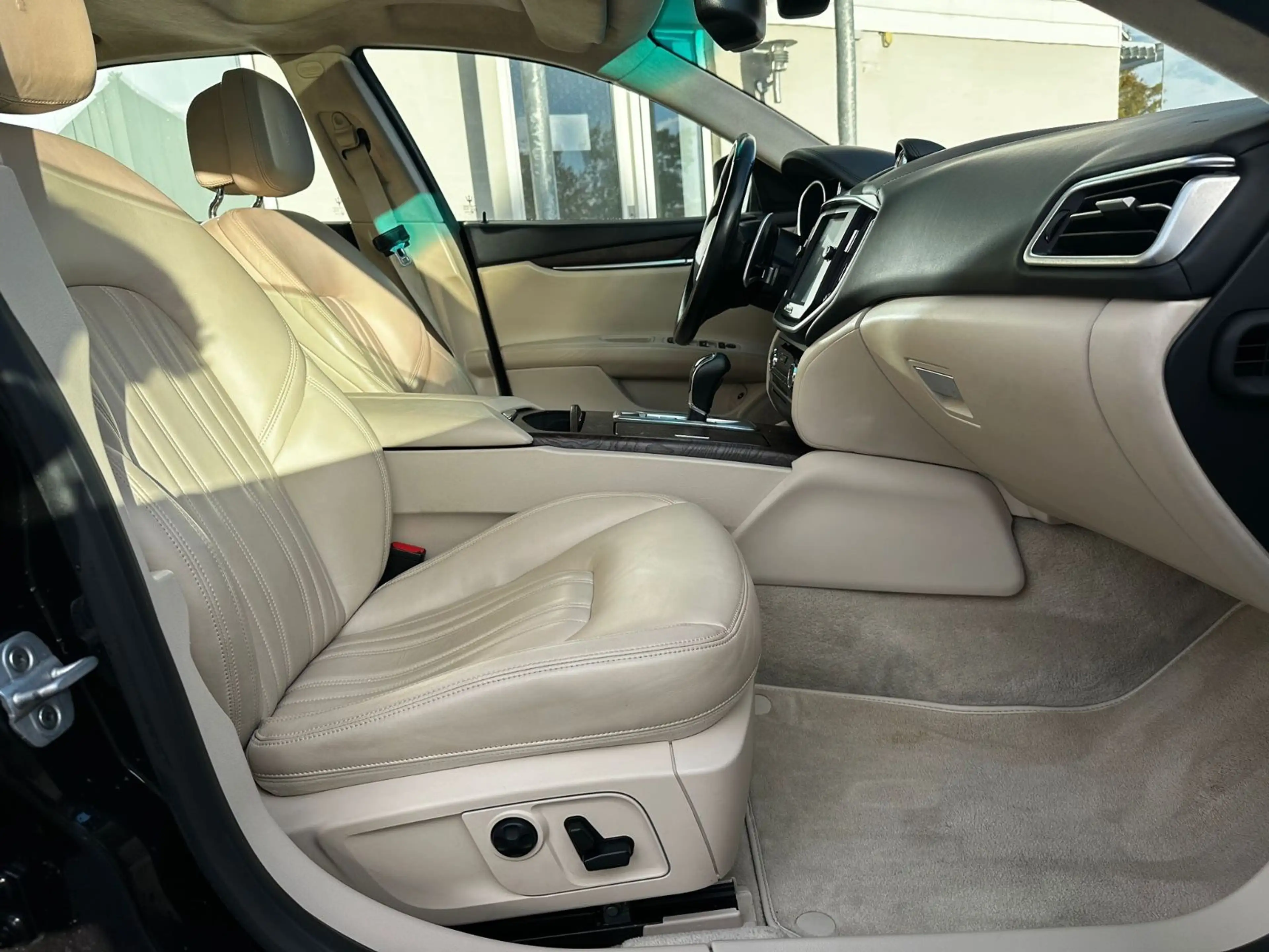Maserati Ghibli S — photo 14