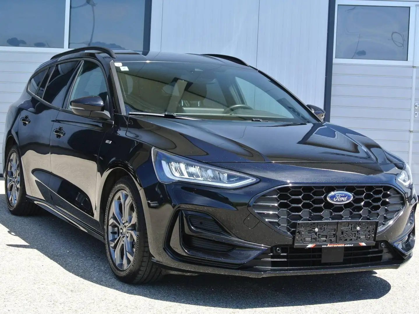 Ford Focus Turnier 1.5 EcoBlue Aut. * ST-Line* LED * gr. NAVI Schwarz - 1