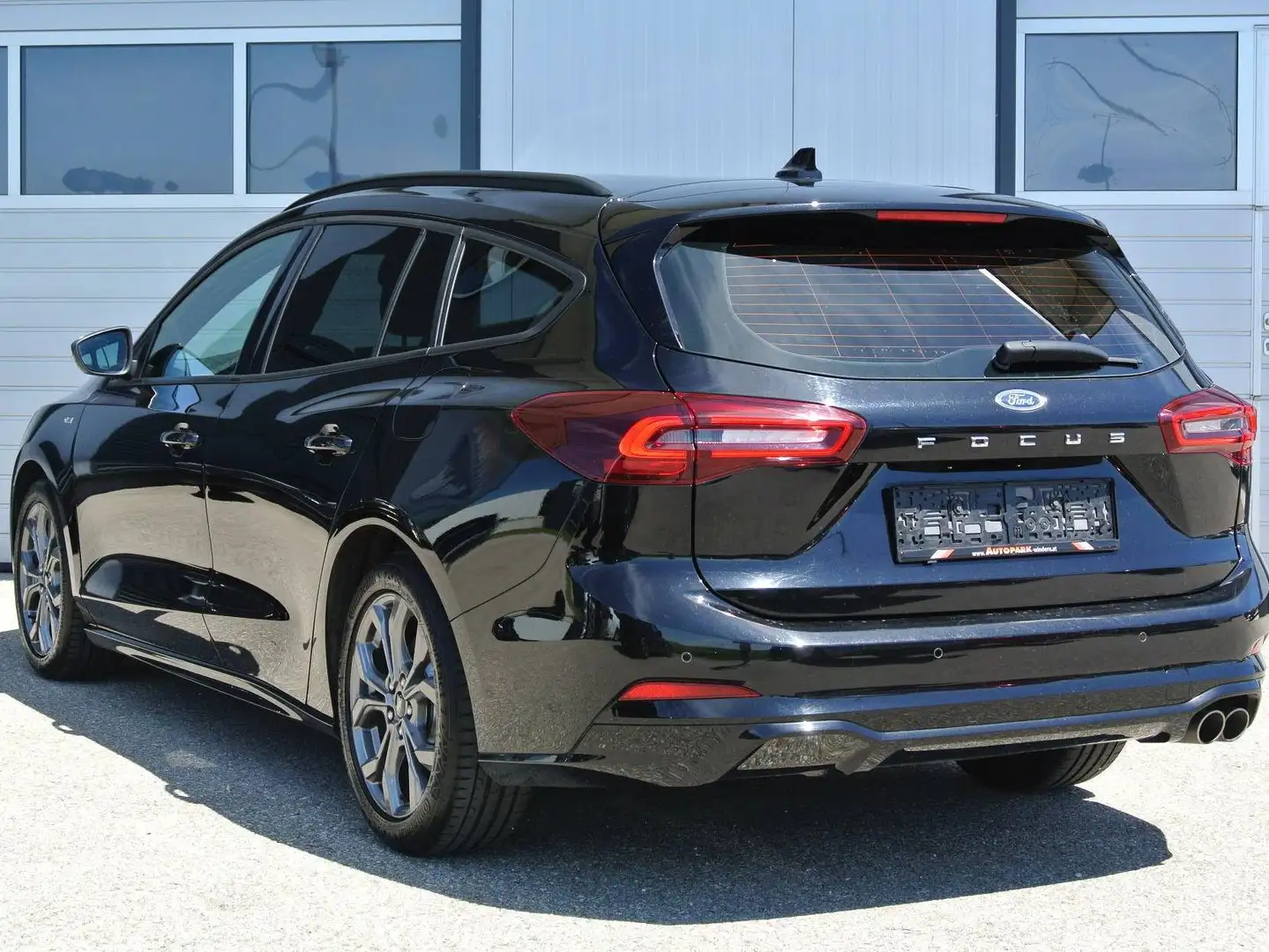 Ford Focus Turnier 1.5 EcoBlue Aut. * ST-Line* LED * gr. NAVI Schwarz - 2