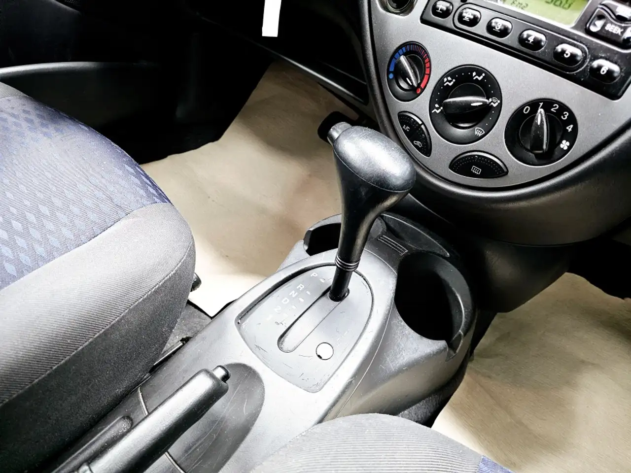Ford Focus Pkw hat keinen Brief, nur Teileverkauf, foto 8