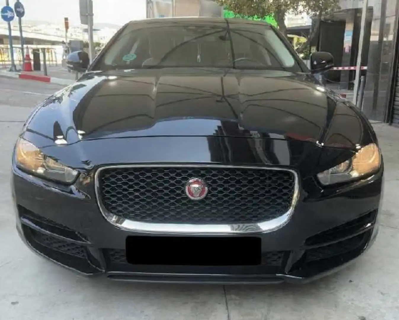 Jaguar XE 2.0D Portfolio Aut. Portfolio Gtia.3 años Negro - 1