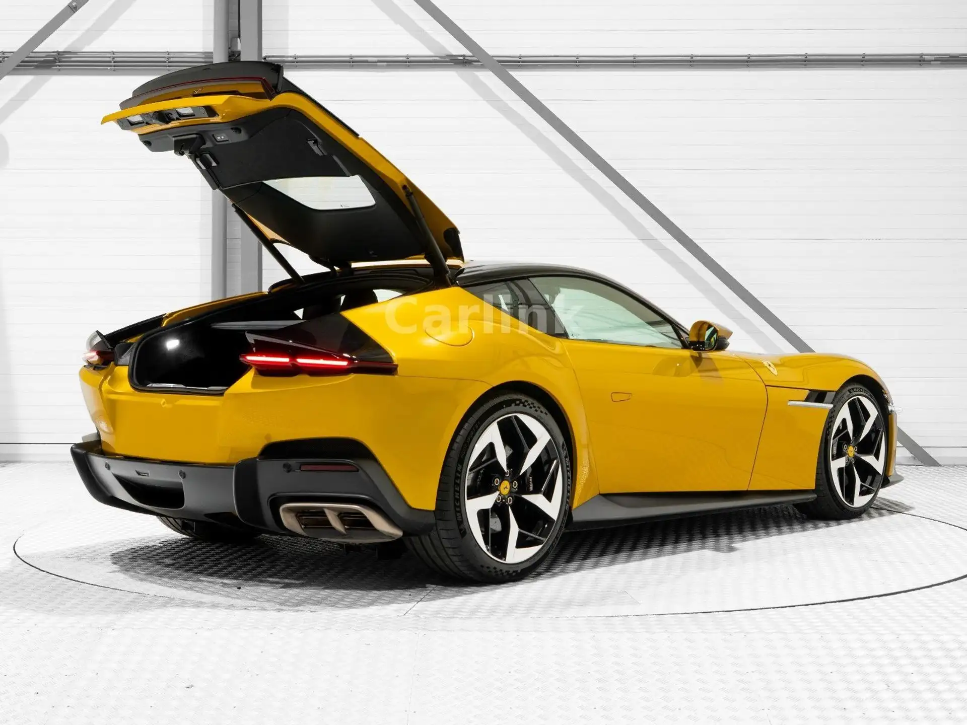 페라리 12 칠린드리 Coupe 2025 노랑 사진 7