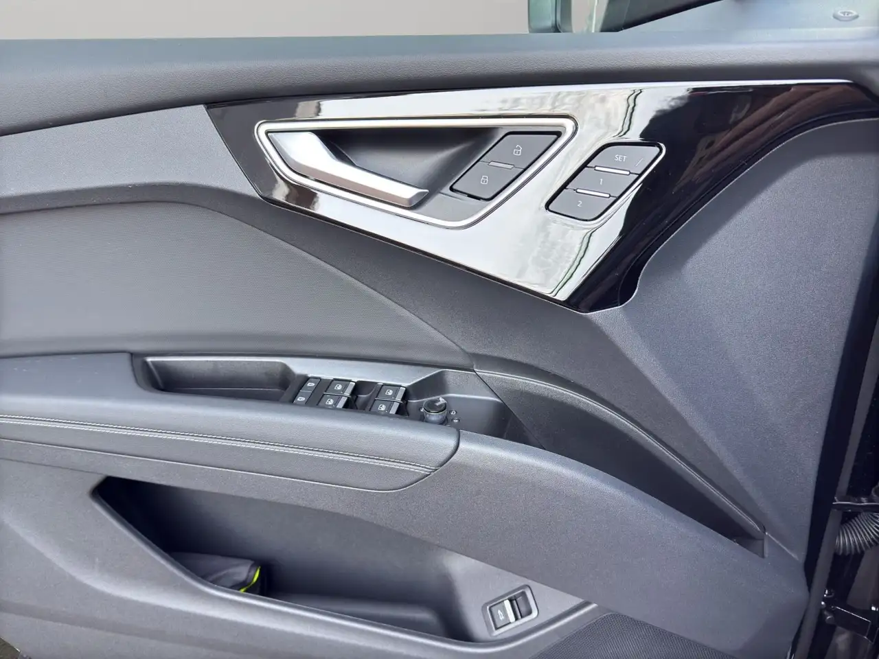 Audi Q4 e-tron Q4 45 e-tron Matrix LED Sonos HuD 21" AHK 16