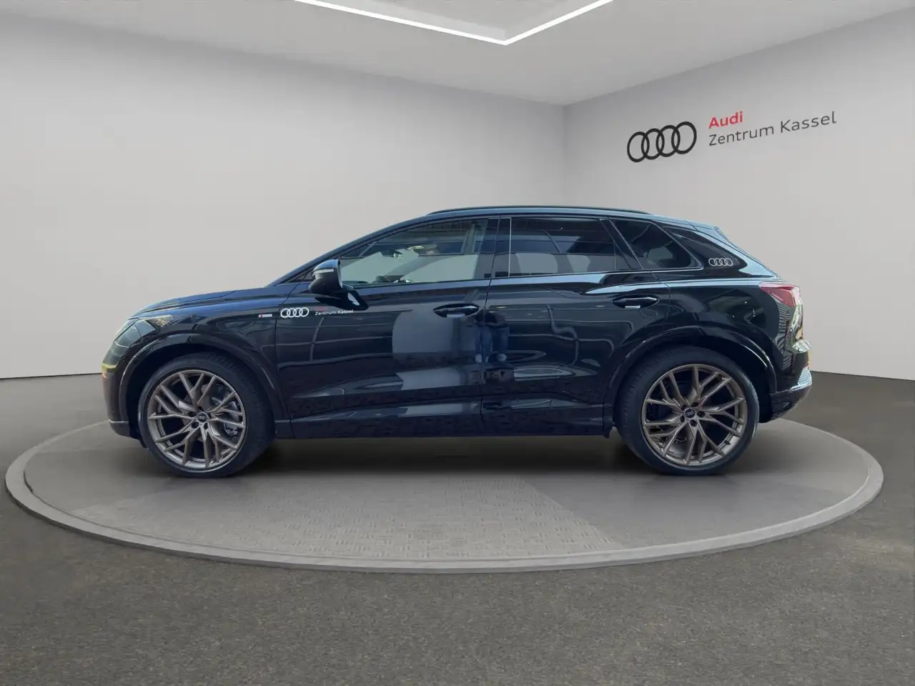 Audi Q4 e-tron Q4 45 e-tron Matrix LED Sonos HuD 21" AHK 4