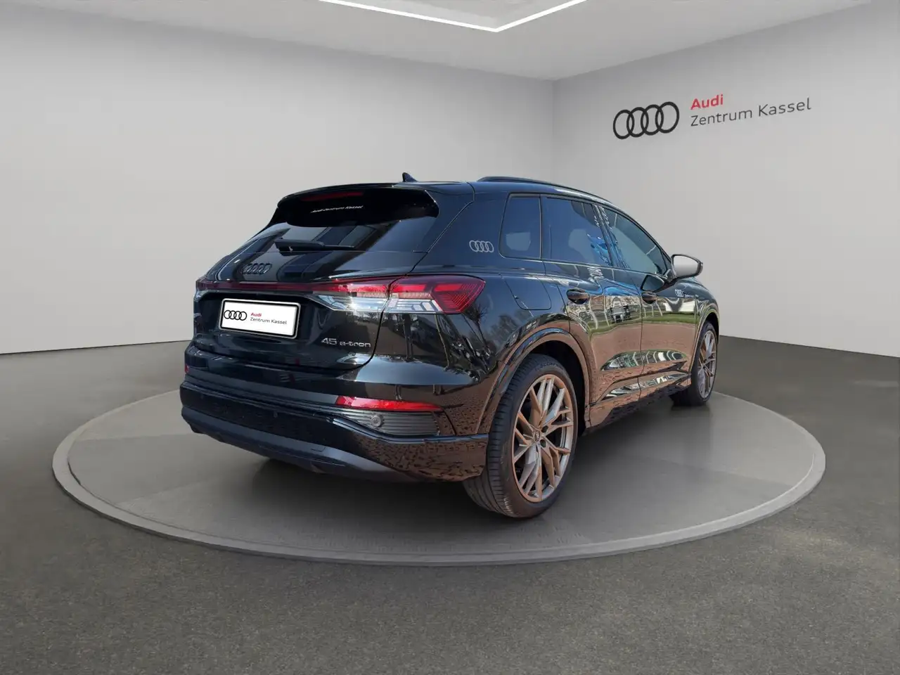 Audi Q4 e-tron Q4 45 e-tron Matrix LED Sonos HuD 21" AHK 7