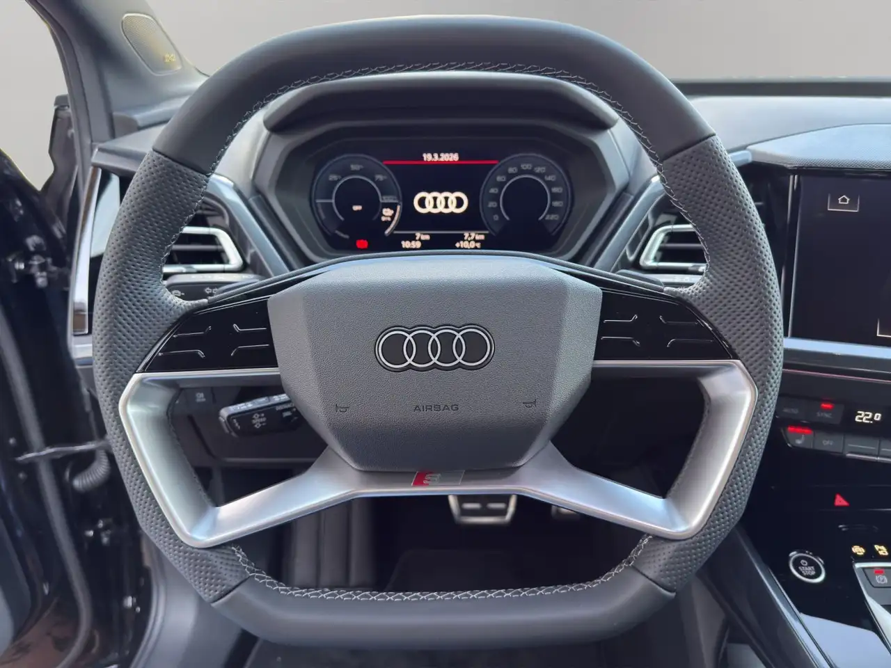 Audi Q4 e-tron Q4 45 e-tron Matrix LED Sonos HuD 21" AHK 12