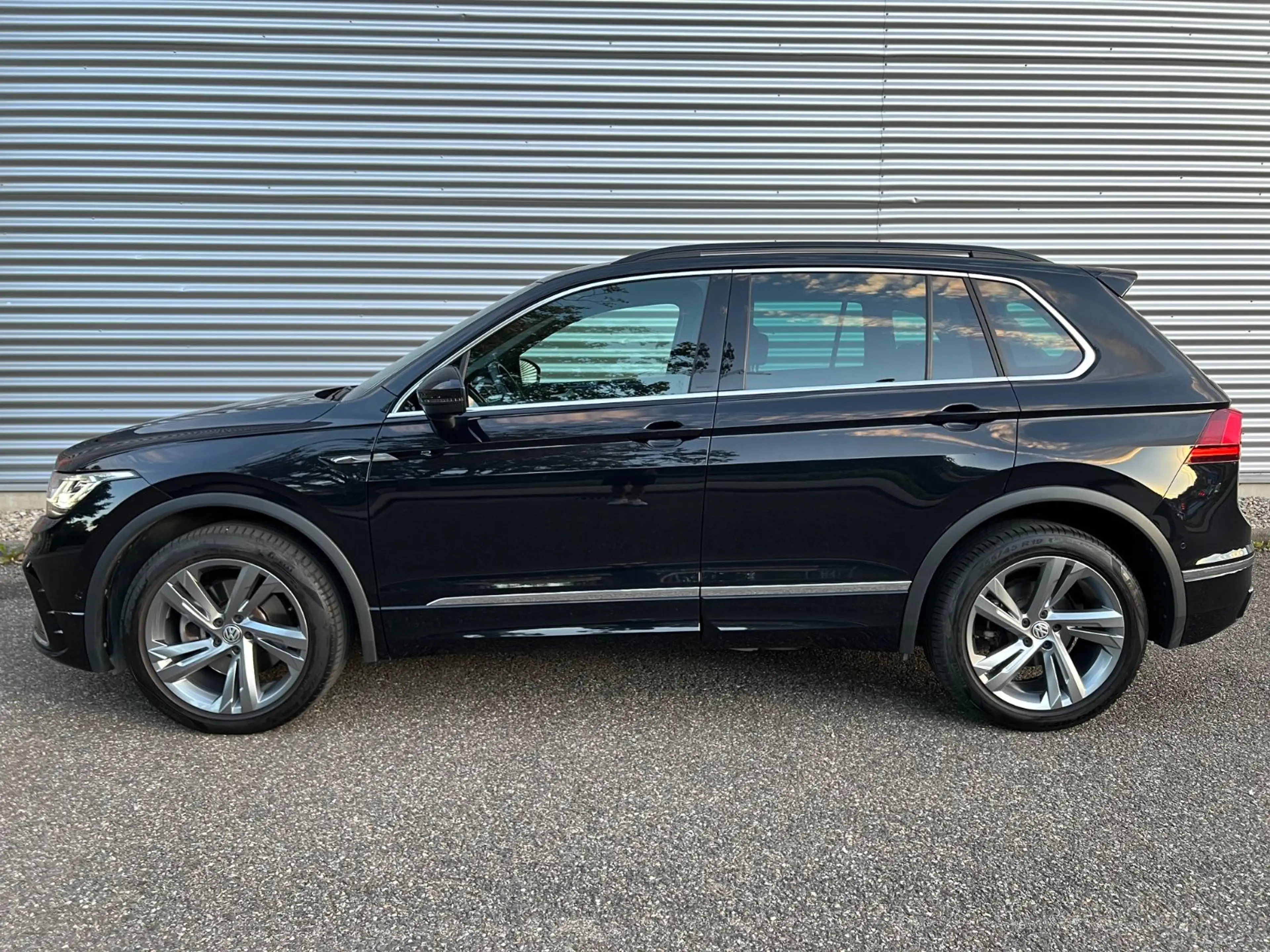 Volkswagen Tiguan 2.0 TSI OPF 140kW DSG 4M R-Line*AHK*ACC* — photo 6