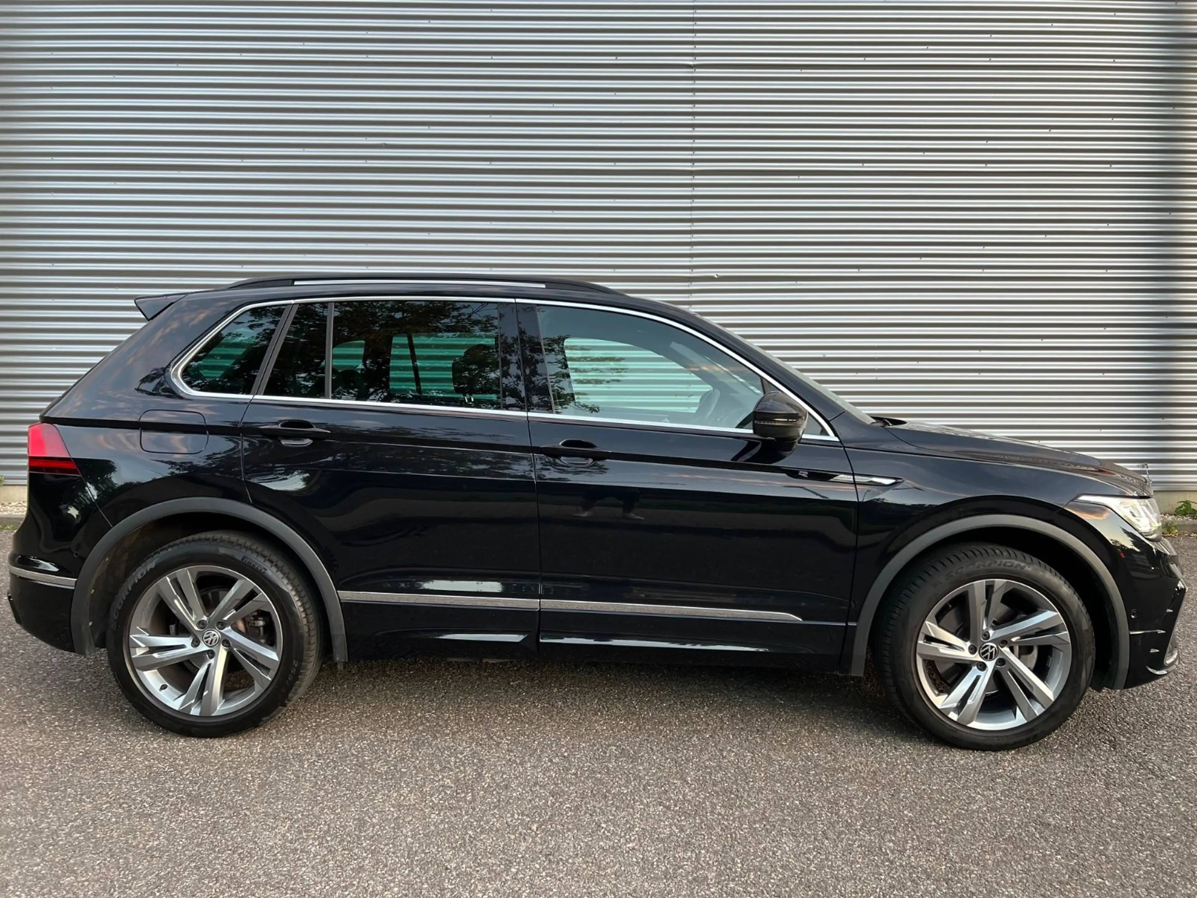 Volkswagen Tiguan 2.0 TSI OPF 140kW DSG 4M R-Line*AHK*ACC* — photo 2