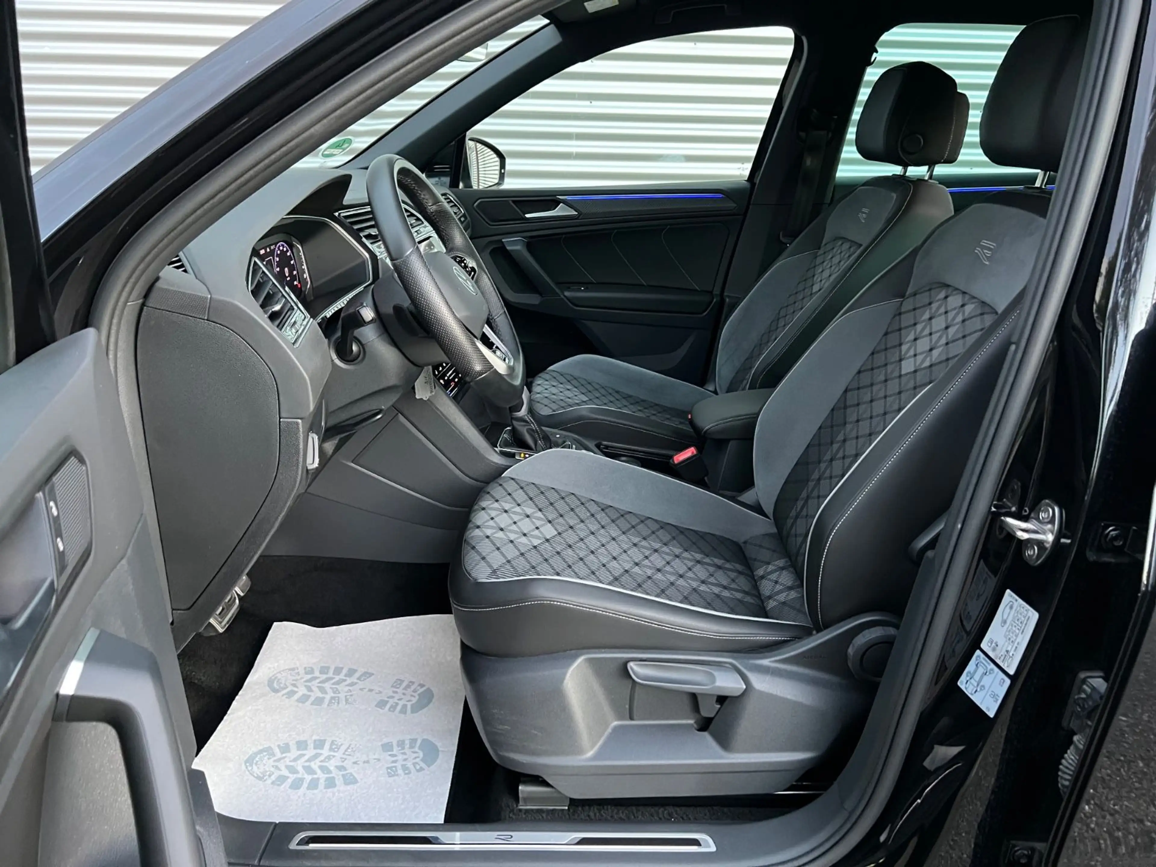 Volkswagen Tiguan 2.0 TSI OPF 140kW DSG 4M R-Line*AHK*ACC* — photo 10