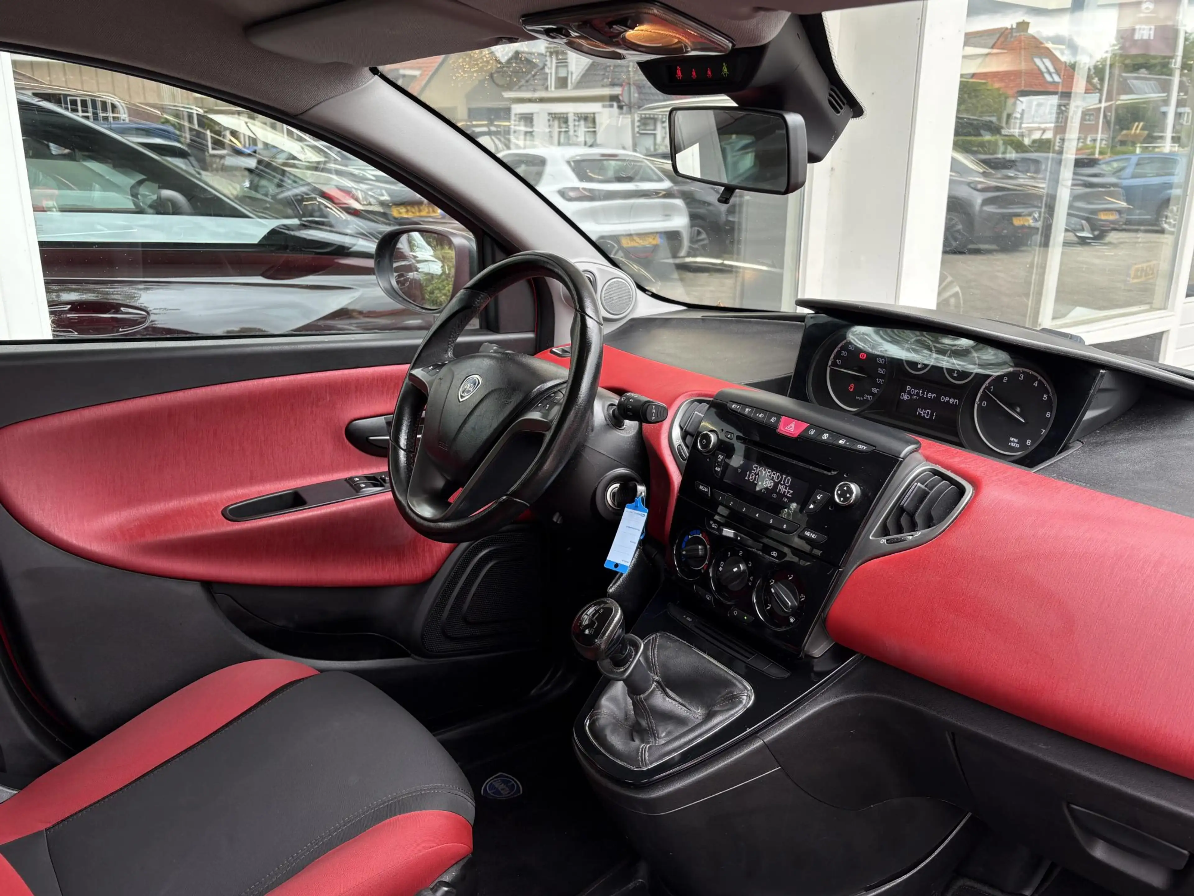 Lancia Ypsilon 0.9 TwinAir Silver Plus | Two Tone | Weinig kilome — photo 4