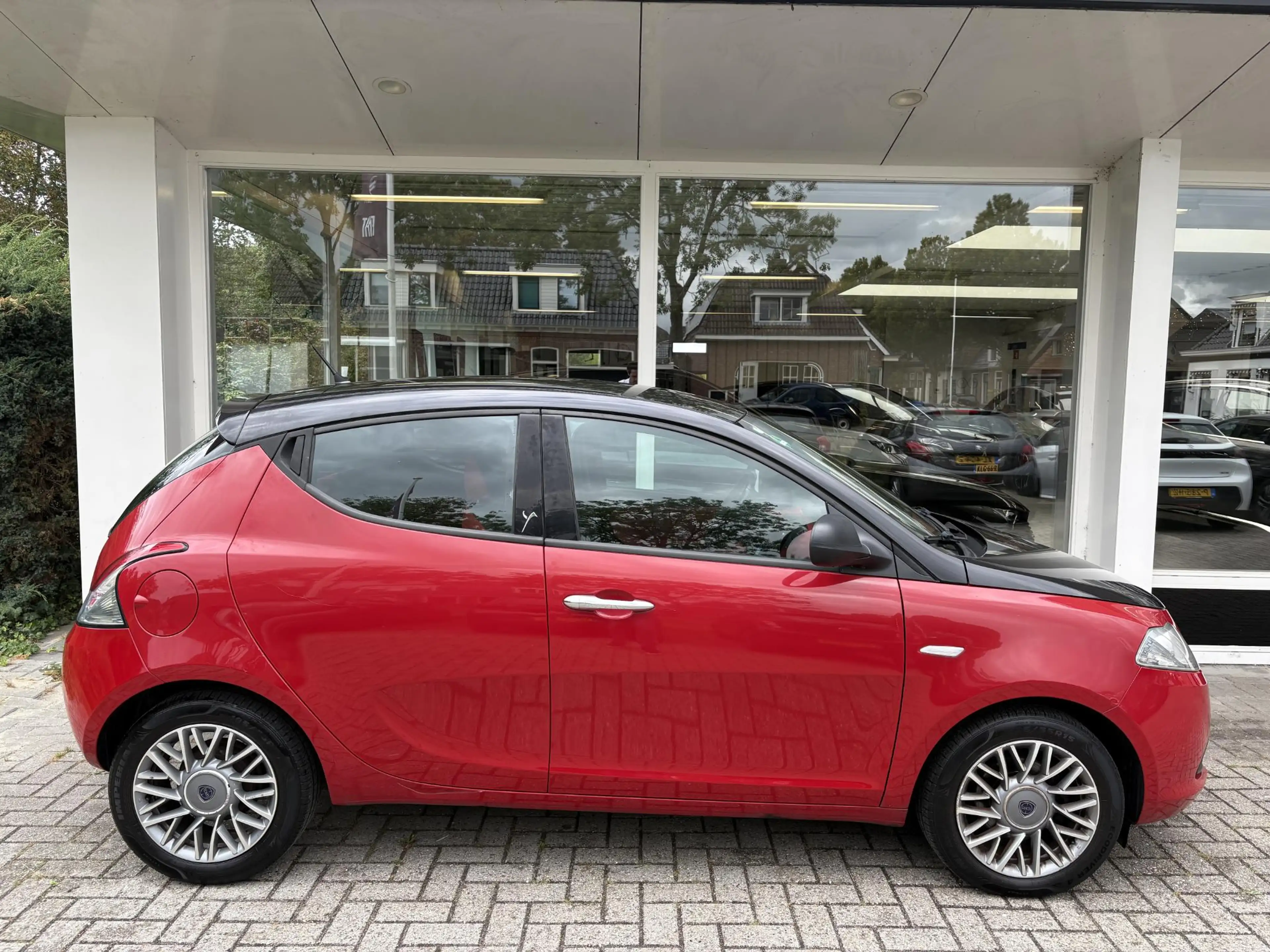 Lancia Ypsilon 0.9 TwinAir Silver Plus | Two Tone | Weinig kilome — photo 2