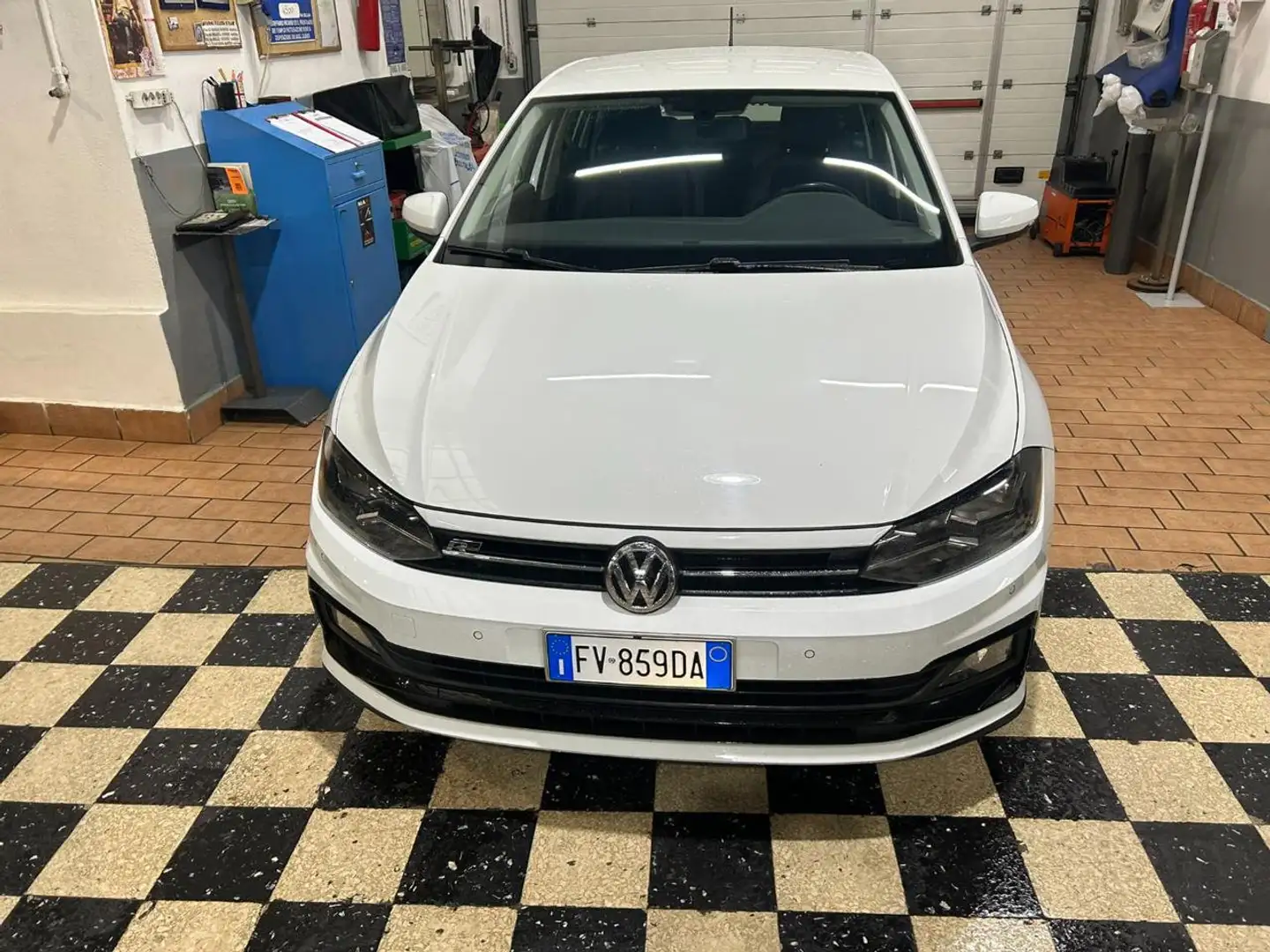 Volkswagen Polo 1.0 TGI 5p. R-line  BlueMotion Technology Bianco - 2