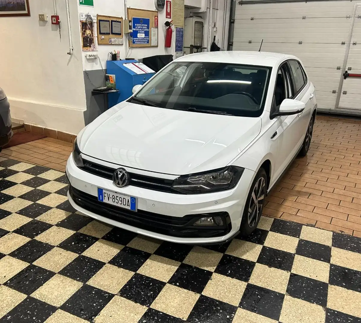 Volkswagen Polo 1.0 TGI 5p. R-line  BlueMotion Technology Bianco - 1