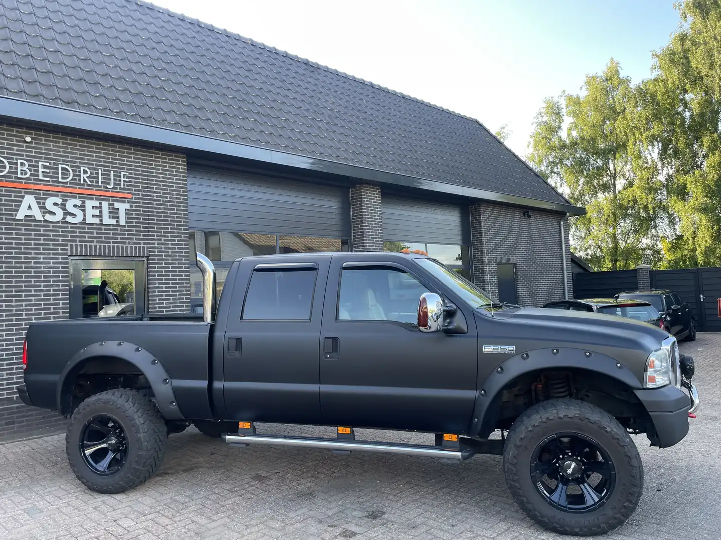 Ford F Super Duty F250 V8 4X4 Lariat Schwarz - 2