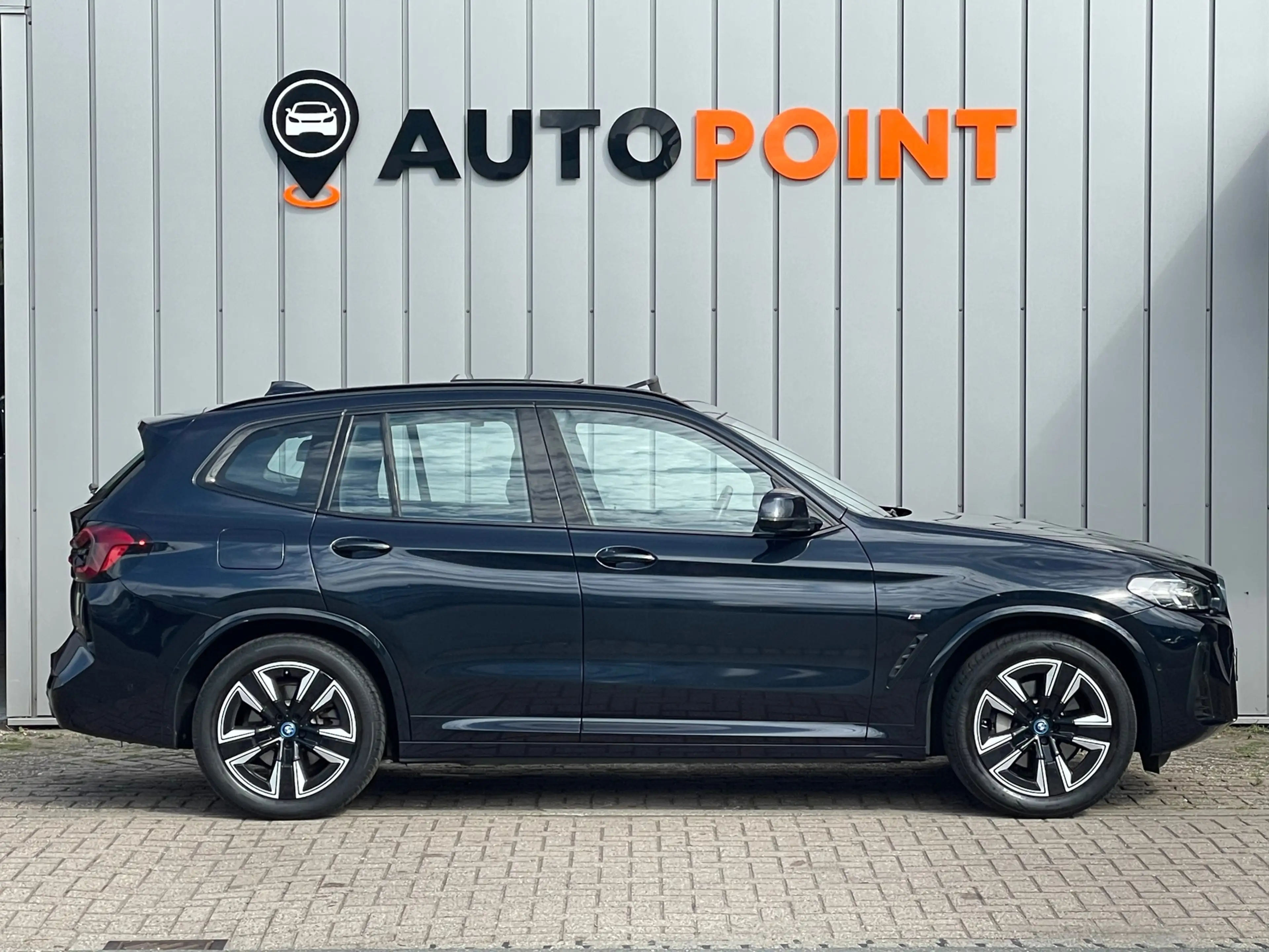 BMW iX3 High-Executive M 80 kWh 1E EIG ORG NL DEALEROND SO — photo 4