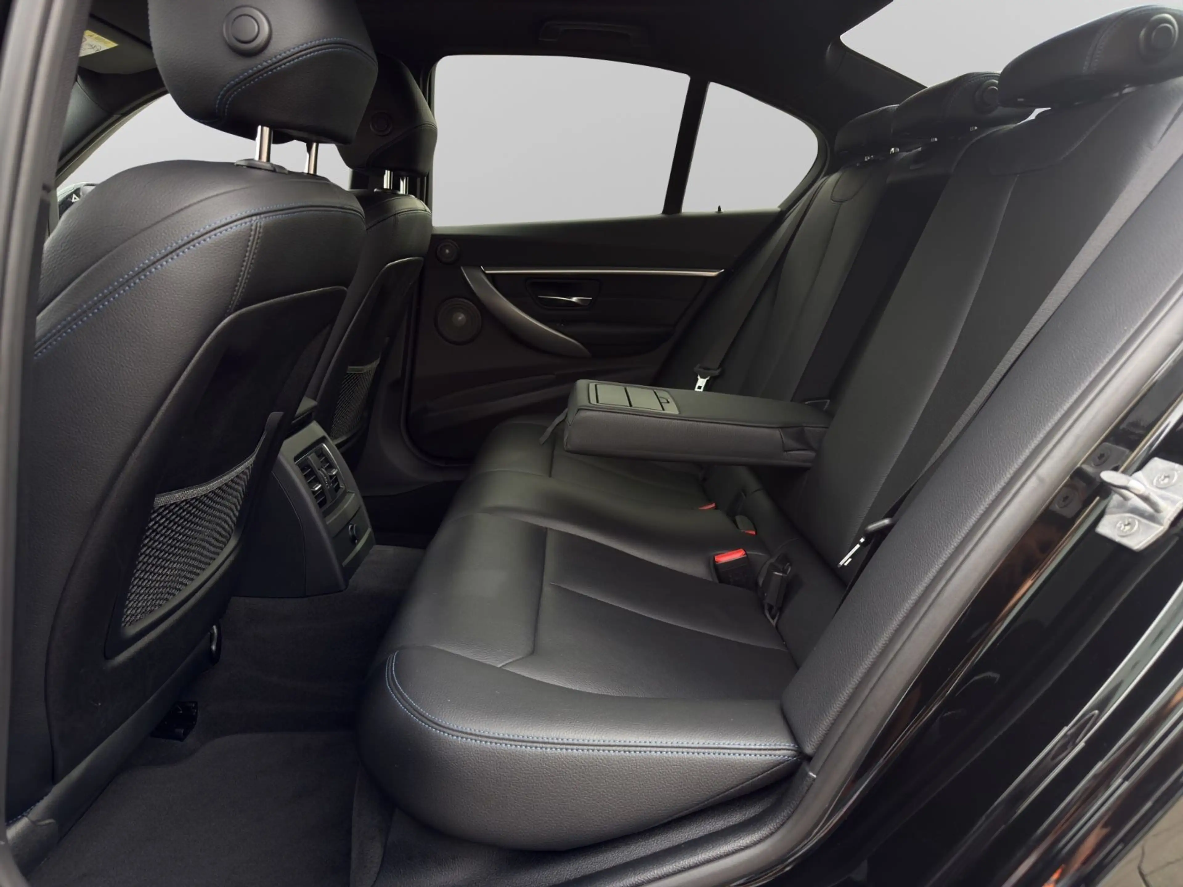 BMW 335 d Lim. xDr M Sport *SHADOW*H&K*CARBON*LEDER* — photo 12