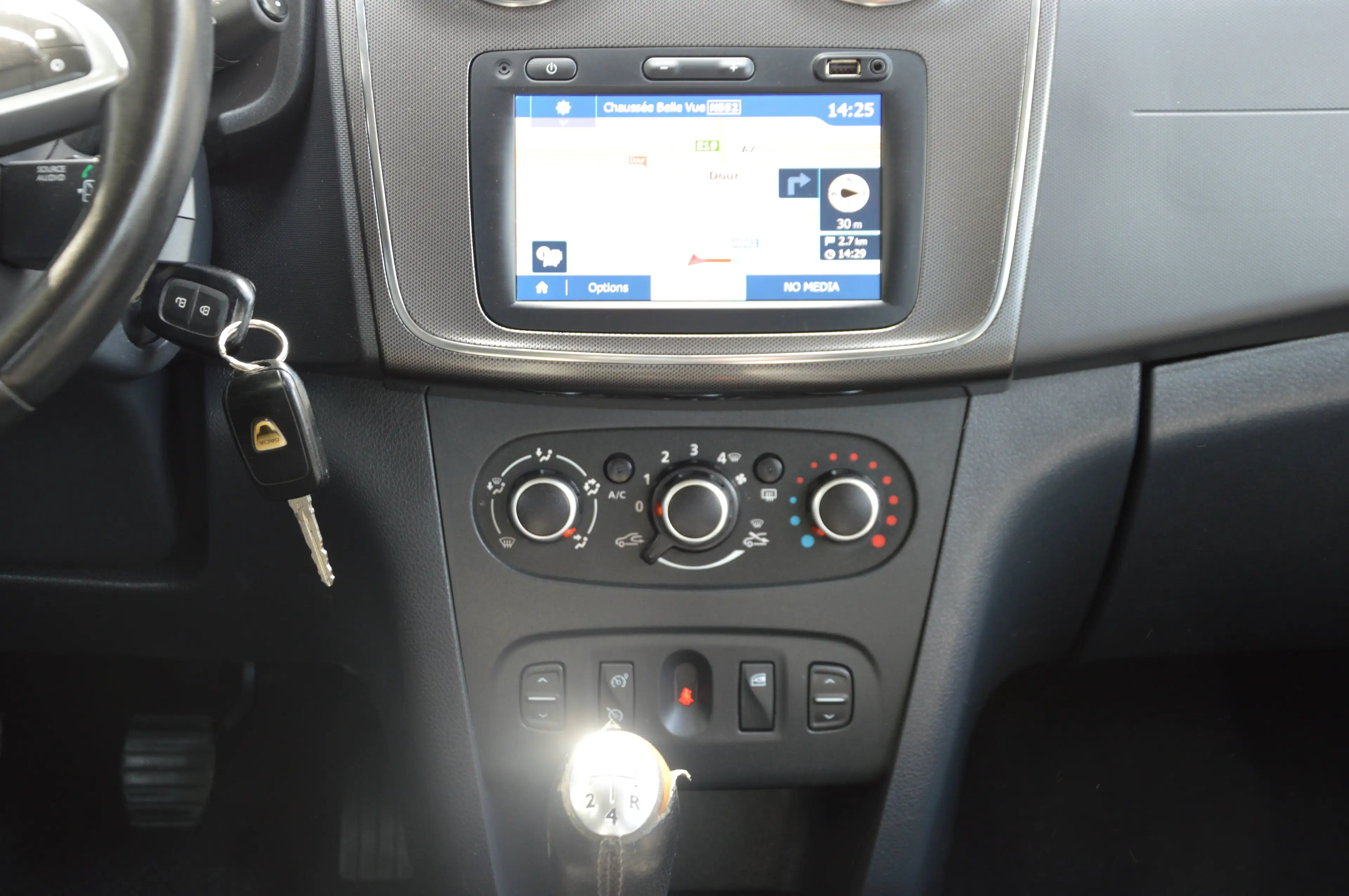 Dacia Sandero 1.5BluedCi Stepway NAV CAM CLIM 208.273KM — photo 14
