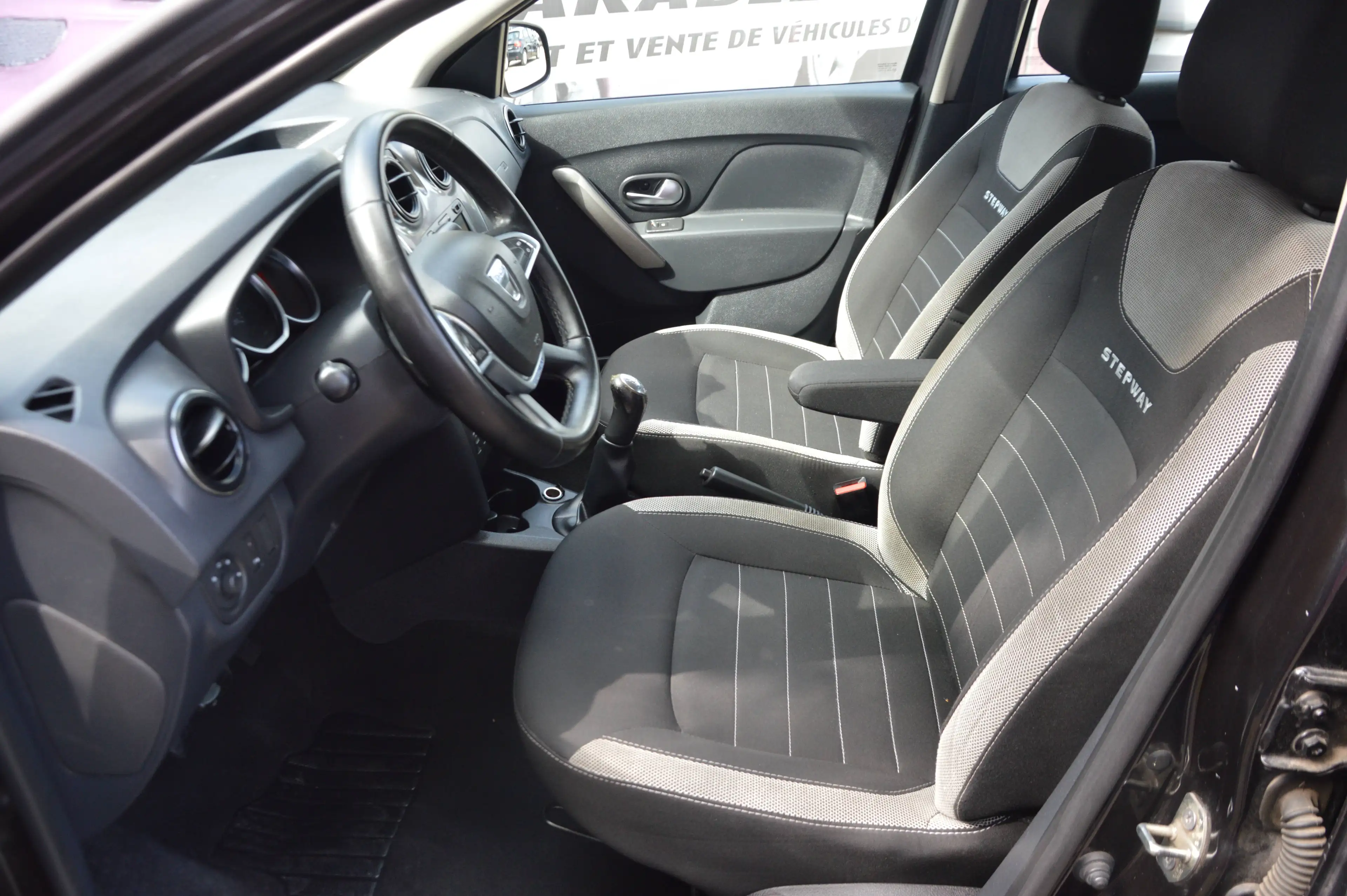 Dacia Sandero 1.5BluedCi Stepway NAV CAM CLIM 208.273KM — photo 8