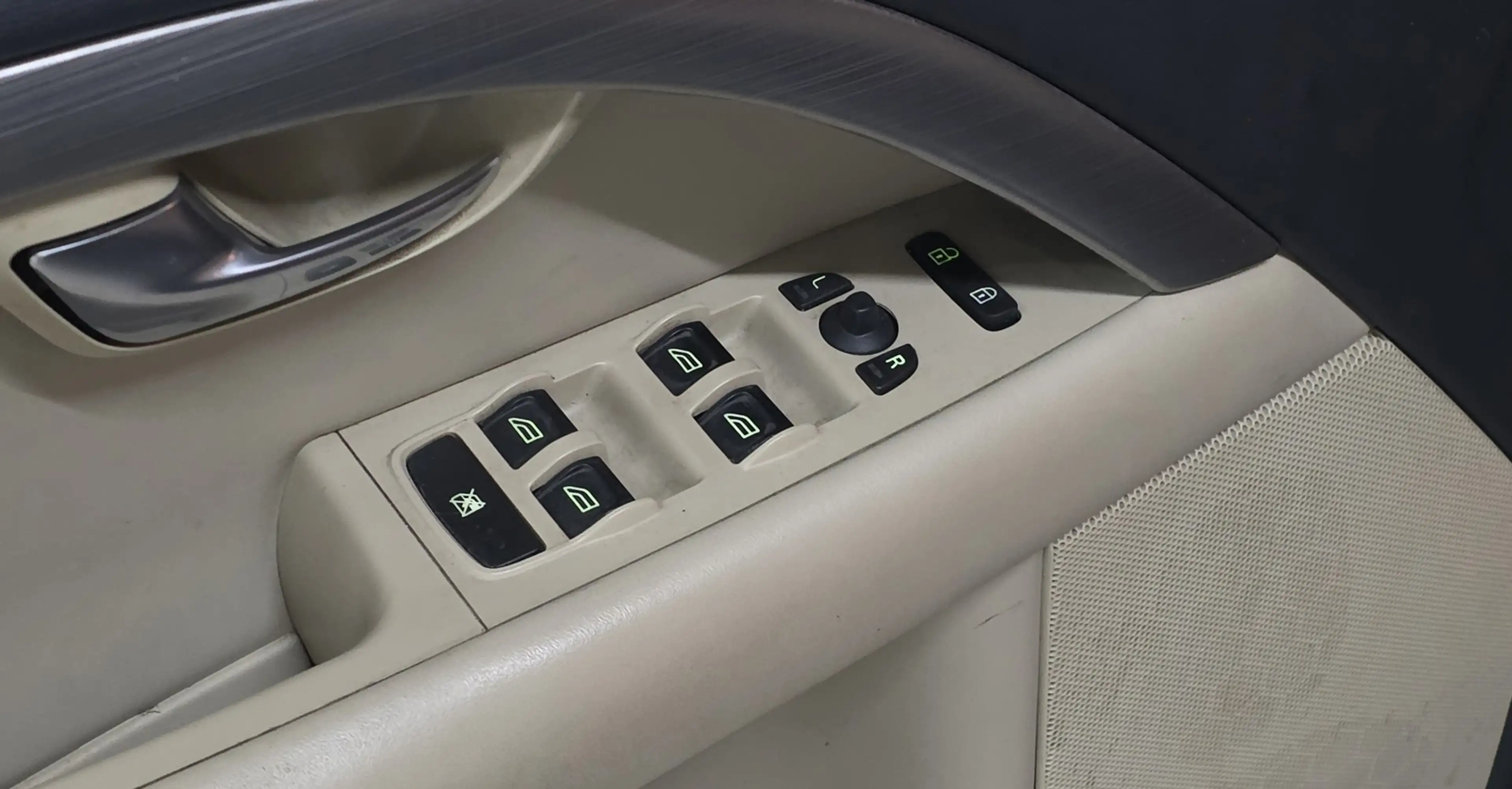 Volvo V70 2.5T Kinetic Leer Trekhaak Navi APK 07-2027 Garant — photo 19