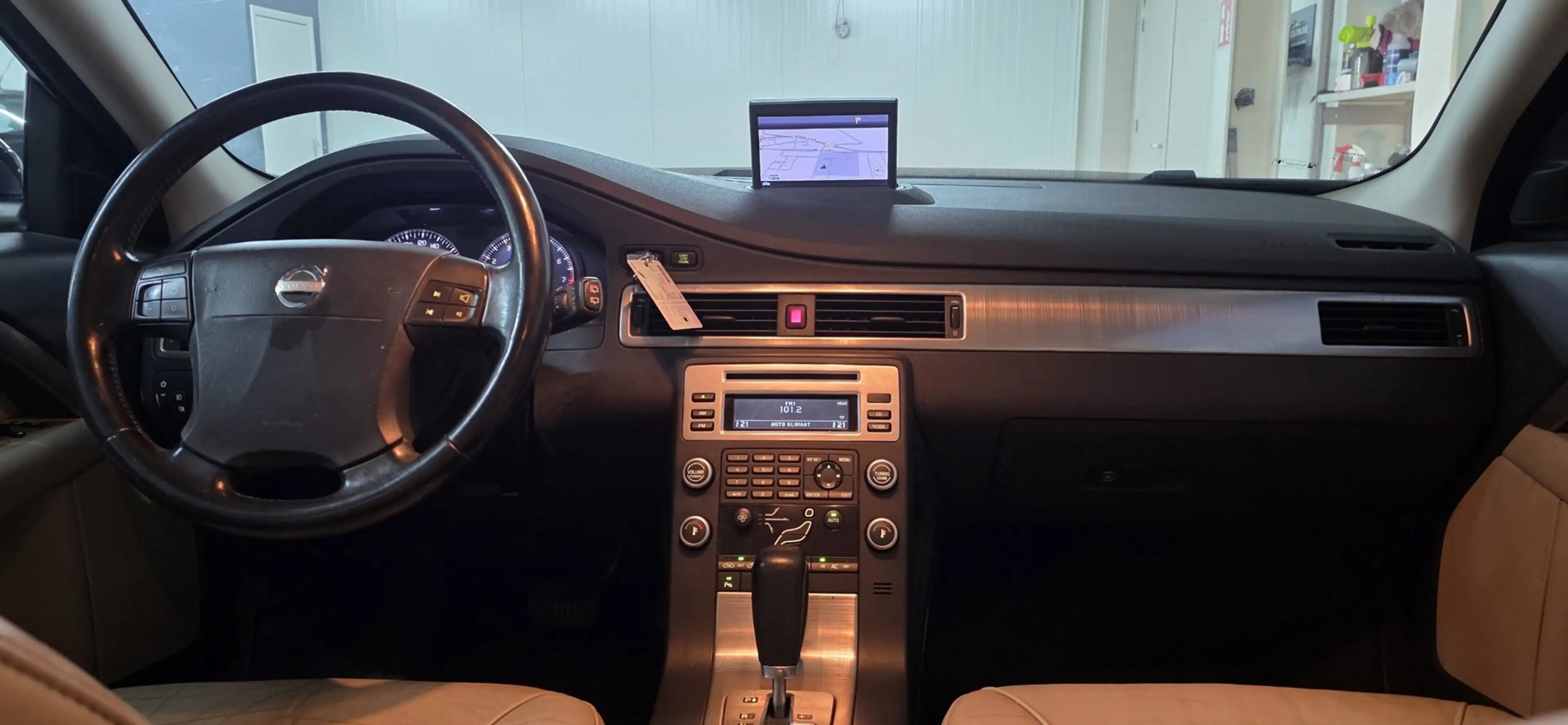 Volvo V70 2.5T Kinetic Leer Trekhaak Navi APK 07-2027 Garant — photo 12