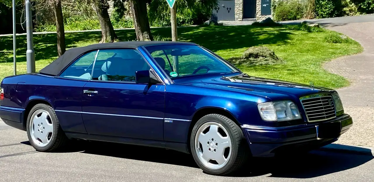 Mercedes-Benz 220