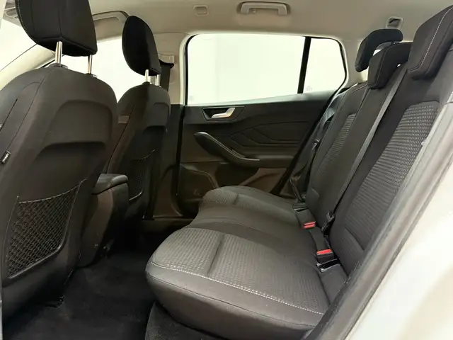 Ford Focus view 11