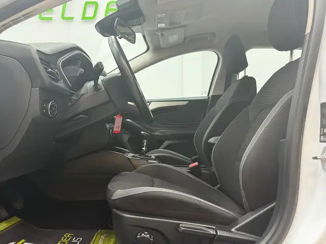 Ford Focus view 10
