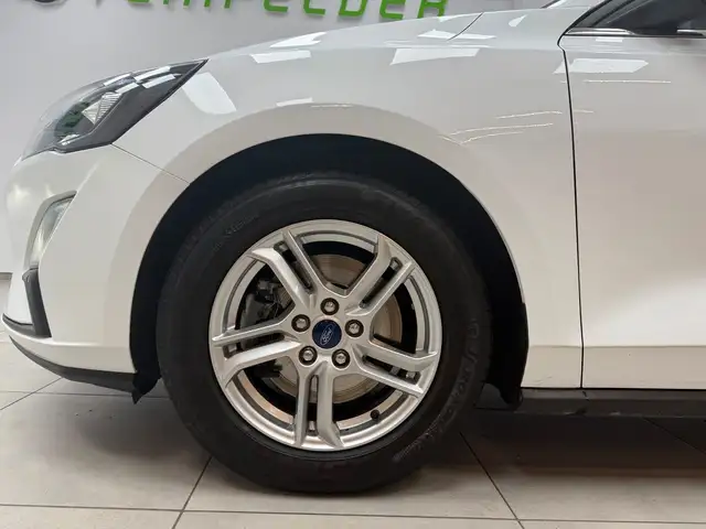 Ford Focus view 18