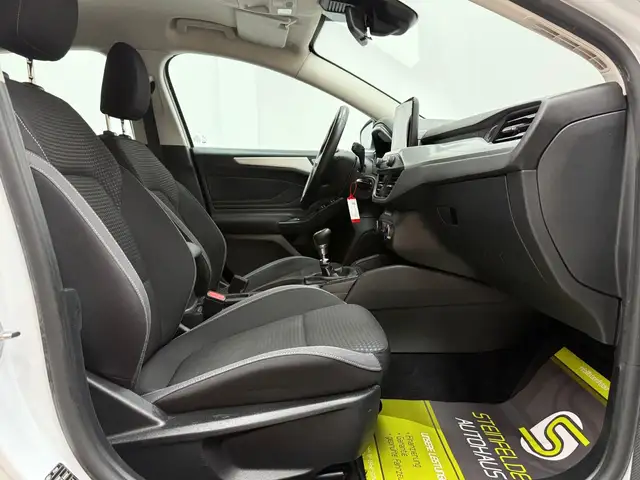Ford Focus view 16