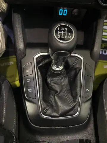 Ford Focus view 22