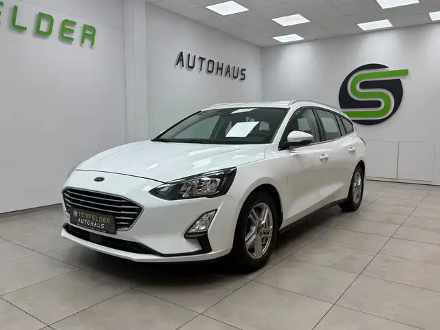 Ford Focus view 3