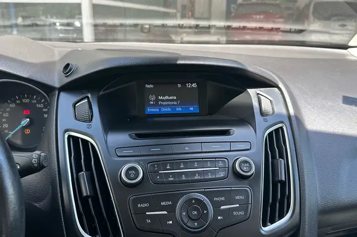 Ford Focus 2015, foto 16