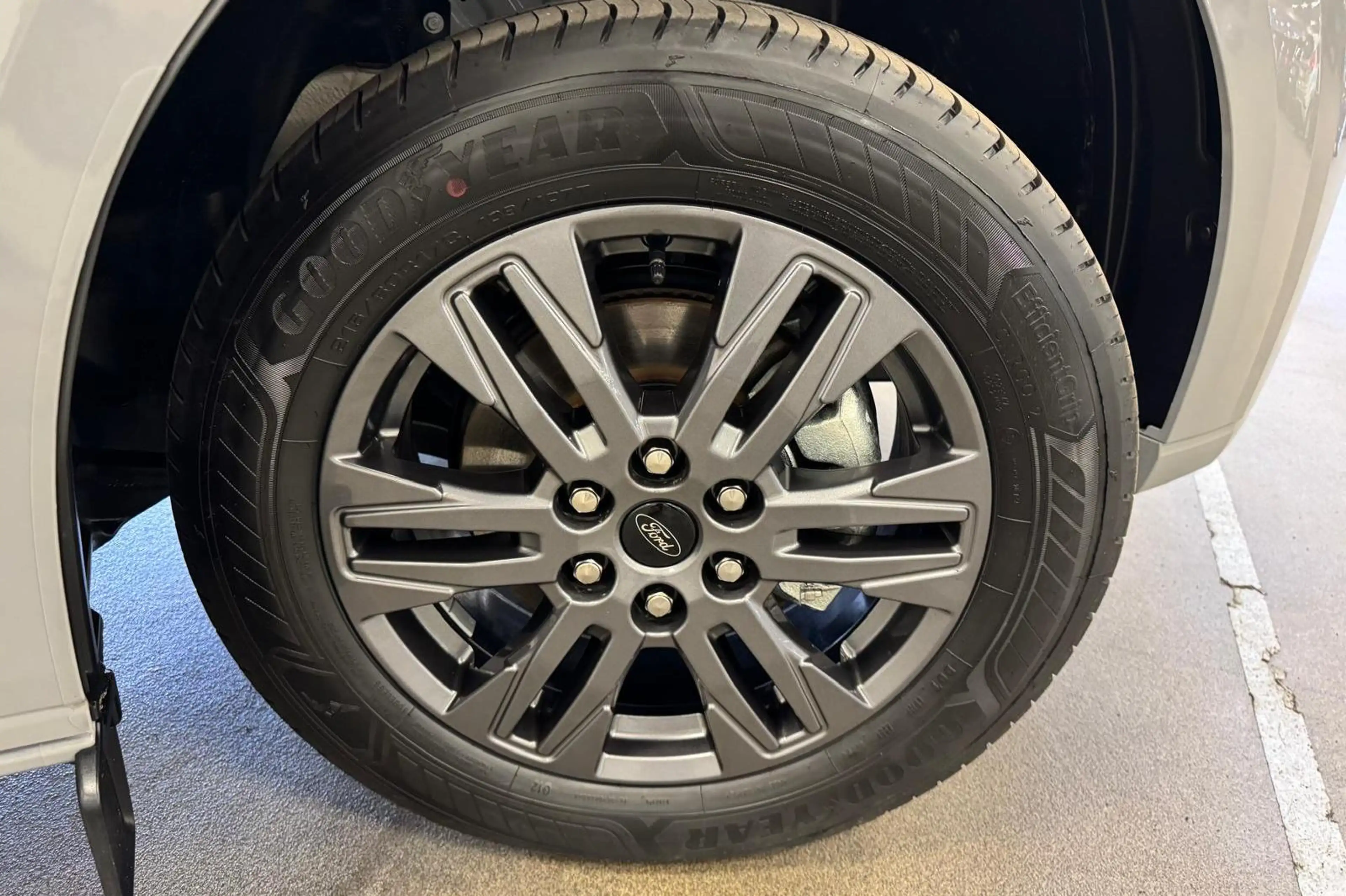 Ford E-Transit Cust. 340 L2H1 Limited 65 kWh | Ford Pro Voordeel — photo 5