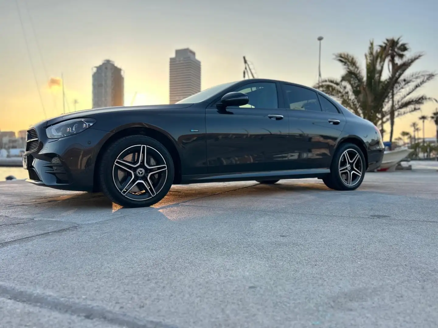 Mercedes-Benz E 300 4Matic 9G-TRONIC AMG Line - 1