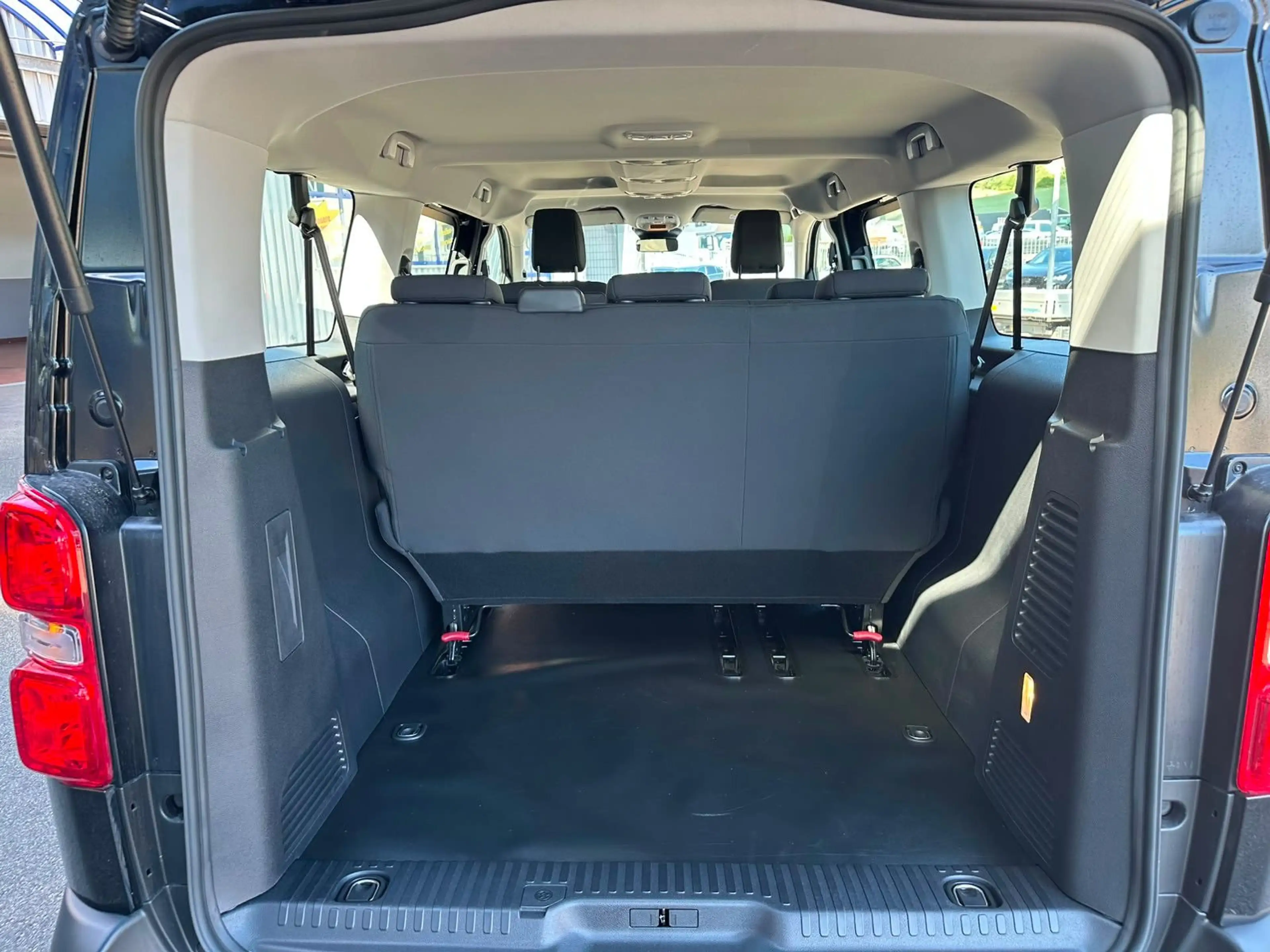 Peugeot Expert L3 NAVI TEMP 180°-KAMERA LED 8-SITZE AHK — photo 6