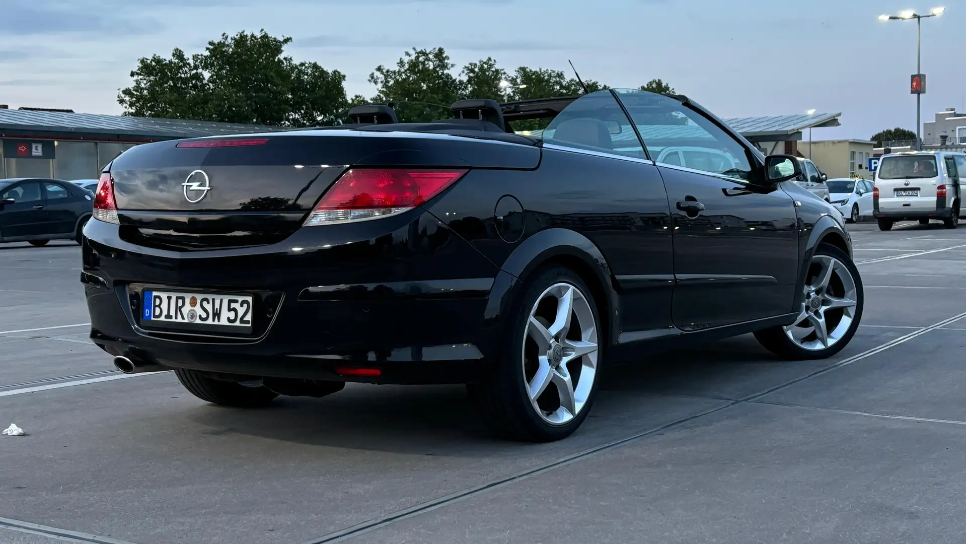 Opel Astra Astra Twin Top 1.8 Endless Summer Schwarz - 1