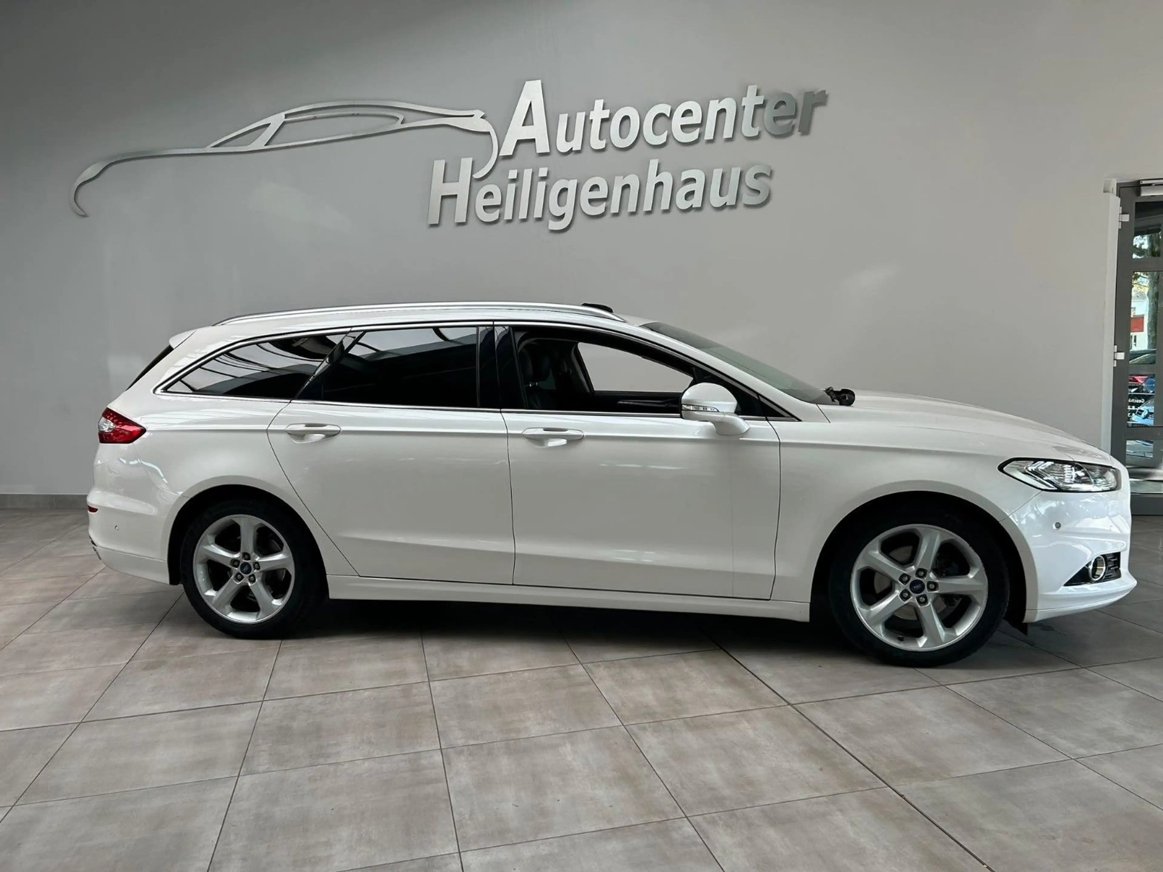 Ford Mondeo Turnier Titanium Autom. Navi AHK Panorama — photo 3