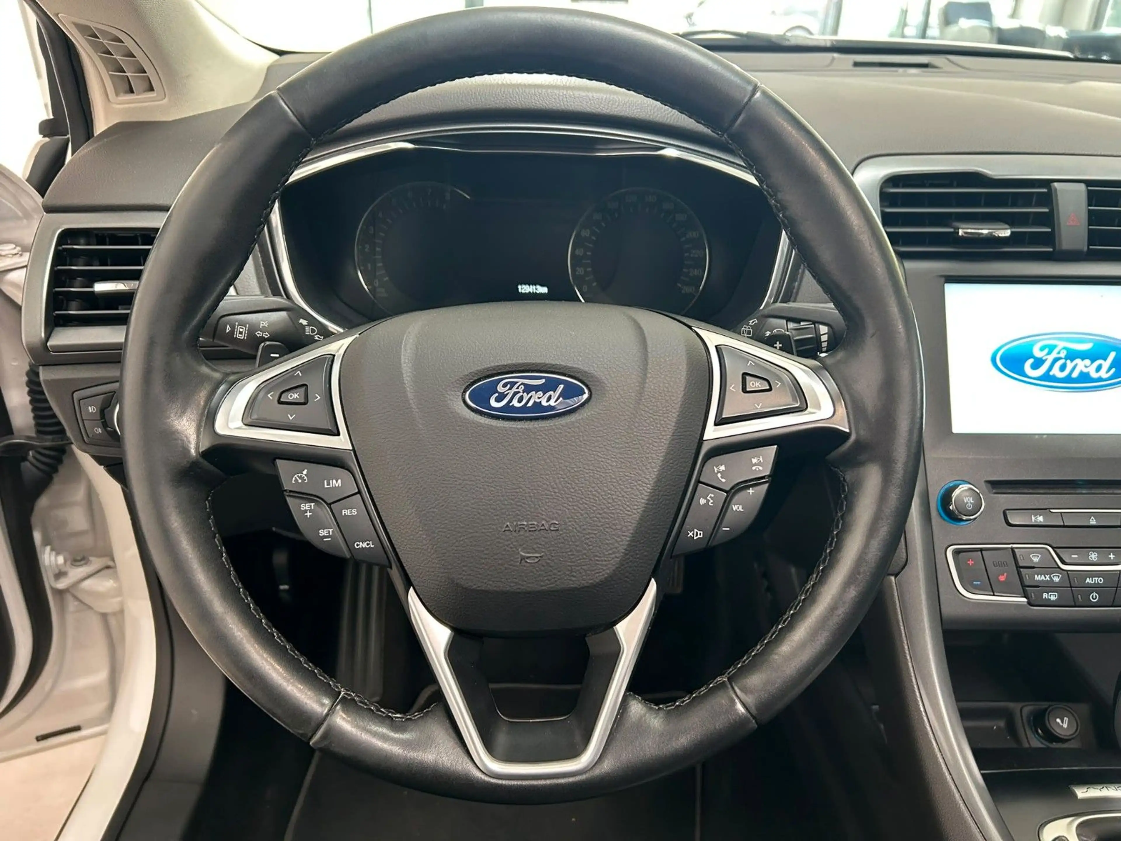 Ford Mondeo Turnier Titanium Autom. Navi AHK Panorama — photo 13