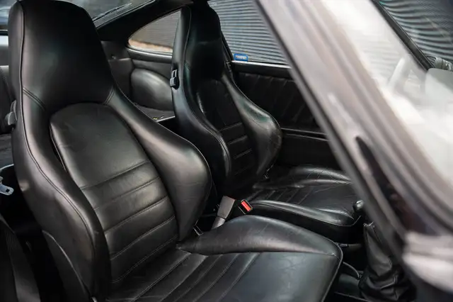 Porsche 930 view 12