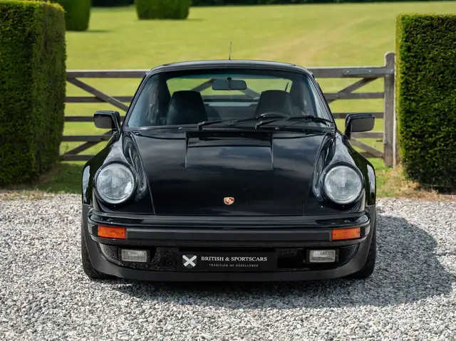 Porsche 930 view 3
