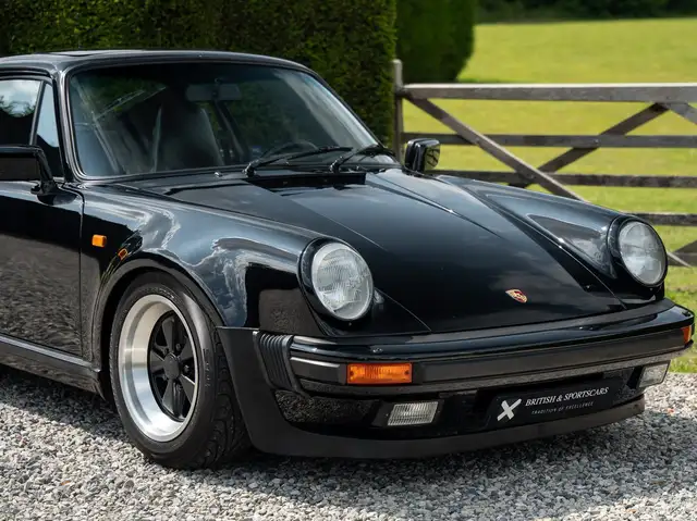 Porsche 930 view 2