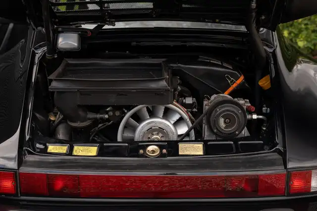 Porsche 930 view 14