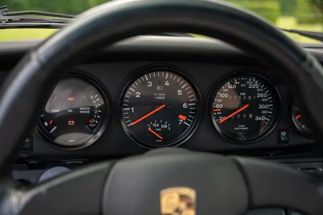 Porsche 930 view 11