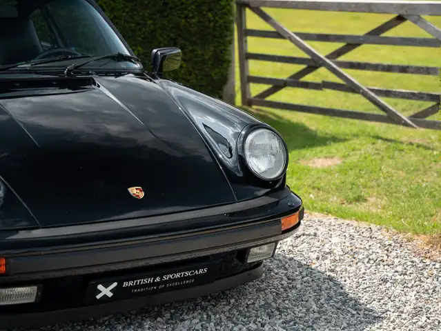 Porsche 930 view 9
