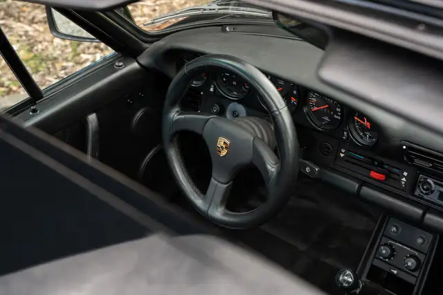 Porsche 930 view 13